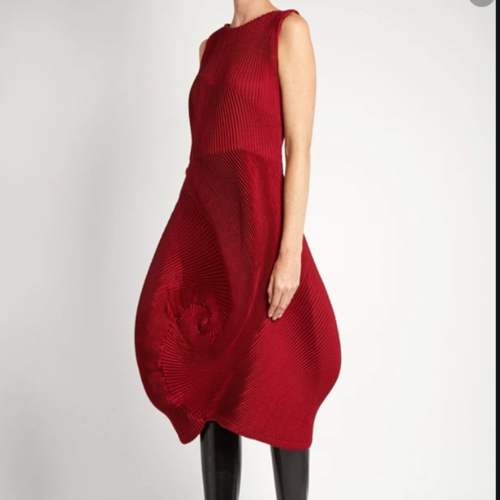 ISSEY MIYAKE Wool Blend Sleeveless Optical Pleated